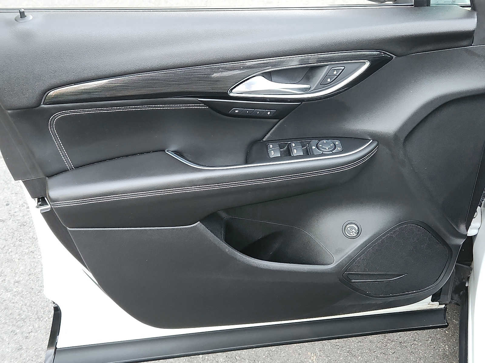 Used 2023 Buick Envision Essence w/ Sport Touring Package image 12