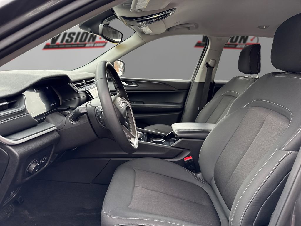 Used 2023 Jeep Grand Cherokee L Laredo image 9