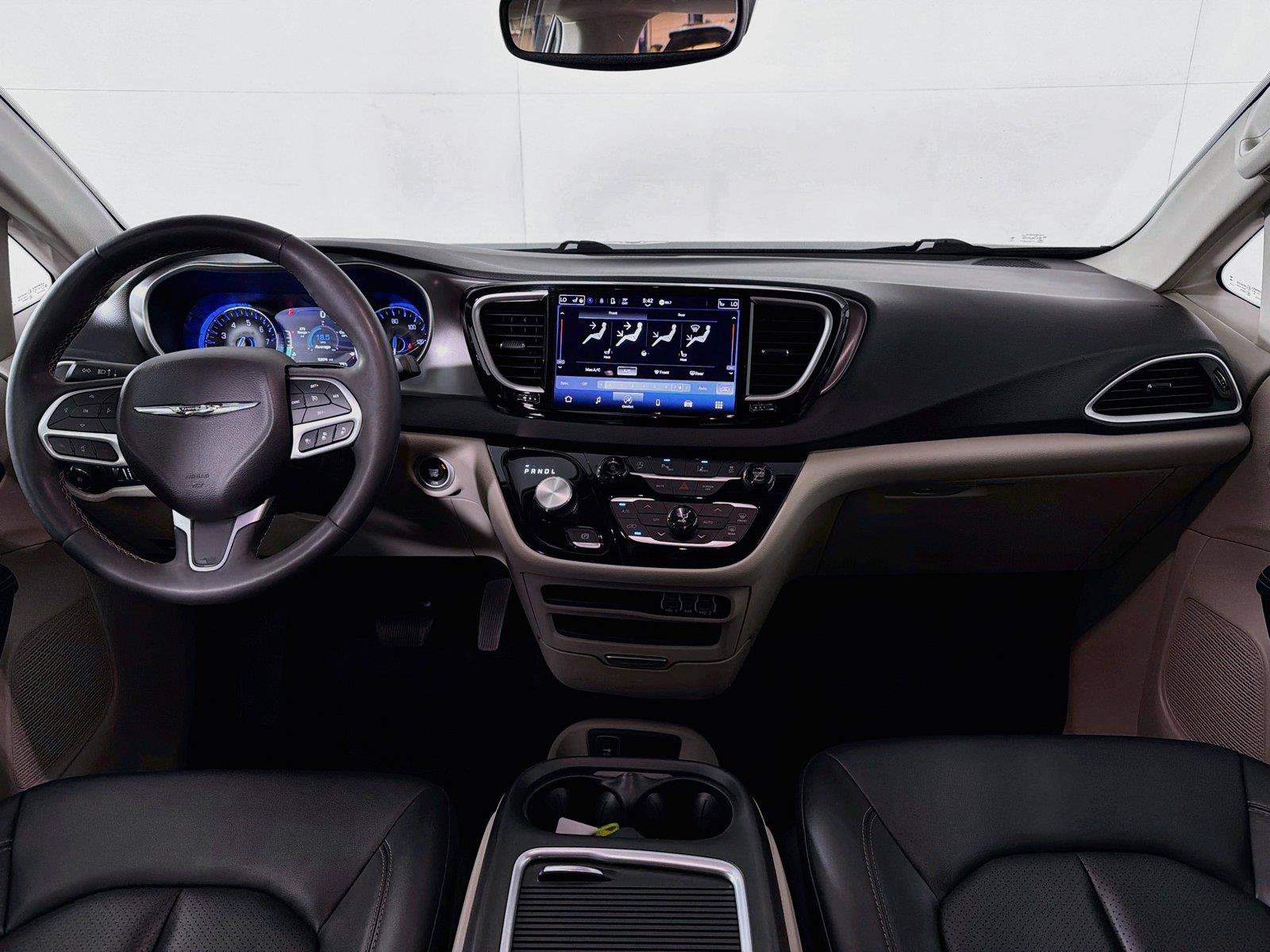 Used 2024 Chrysler Pacifica Touring-L FWD image 26