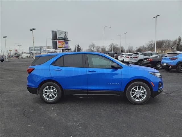 New 2024 Chevrolet Equinox LS w/ LS Convenience Package FWD image 2