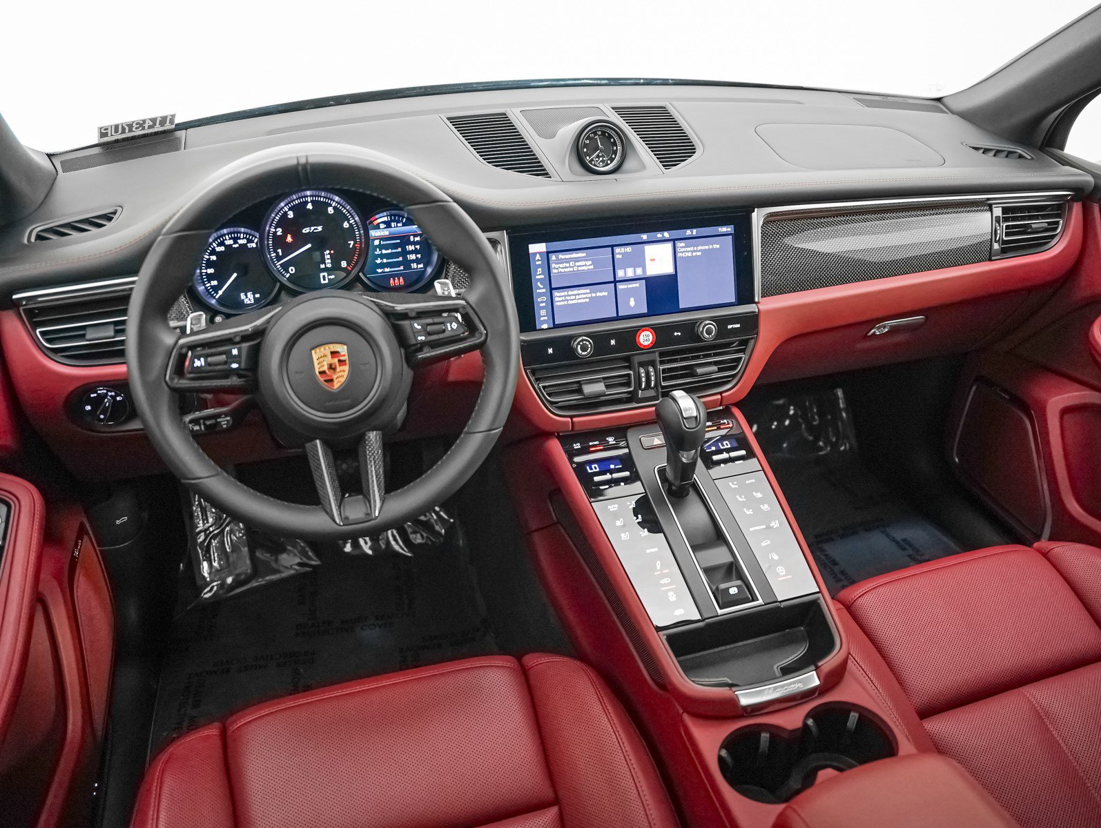 Certified 2025 Porsche Macan GTS image 19