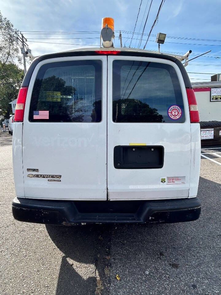 Used 2011 Chevrolet Express 2500 image 7