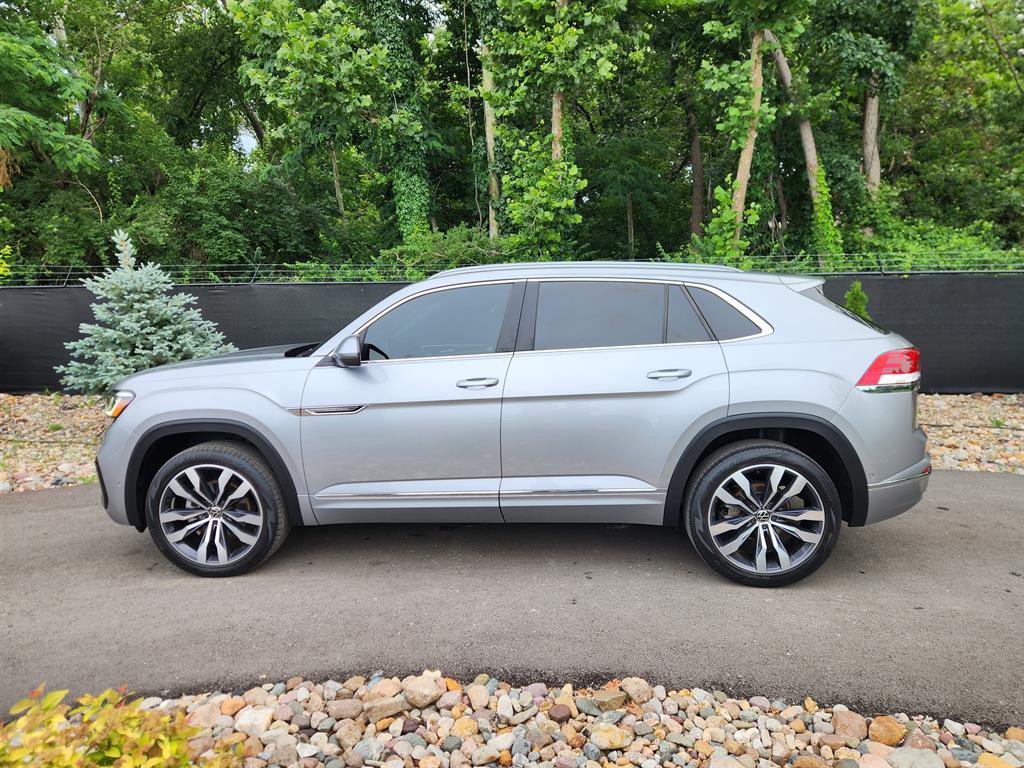 Certified 2022 Volkswagen Atlas Cross Sport SEL Premium R-Line image 2