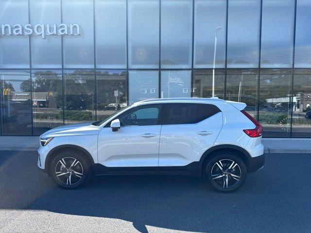 Used 2025 Volvo XC40 B5 Core AWD/4WD image 2