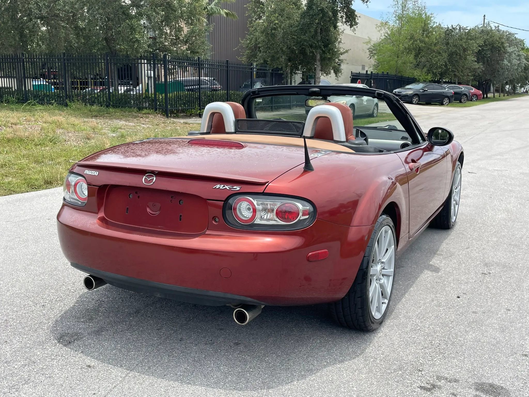 Used 2007 MAZDA MX-5 Miata Grand Touring w/ Premium Pkg RWD image 14