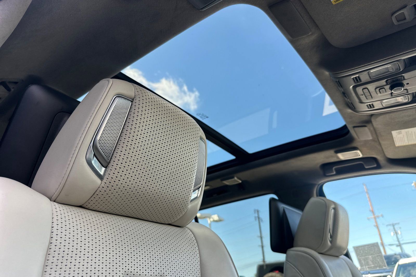 Used 2022 Cadillac Escalade Sport Platinum image 22