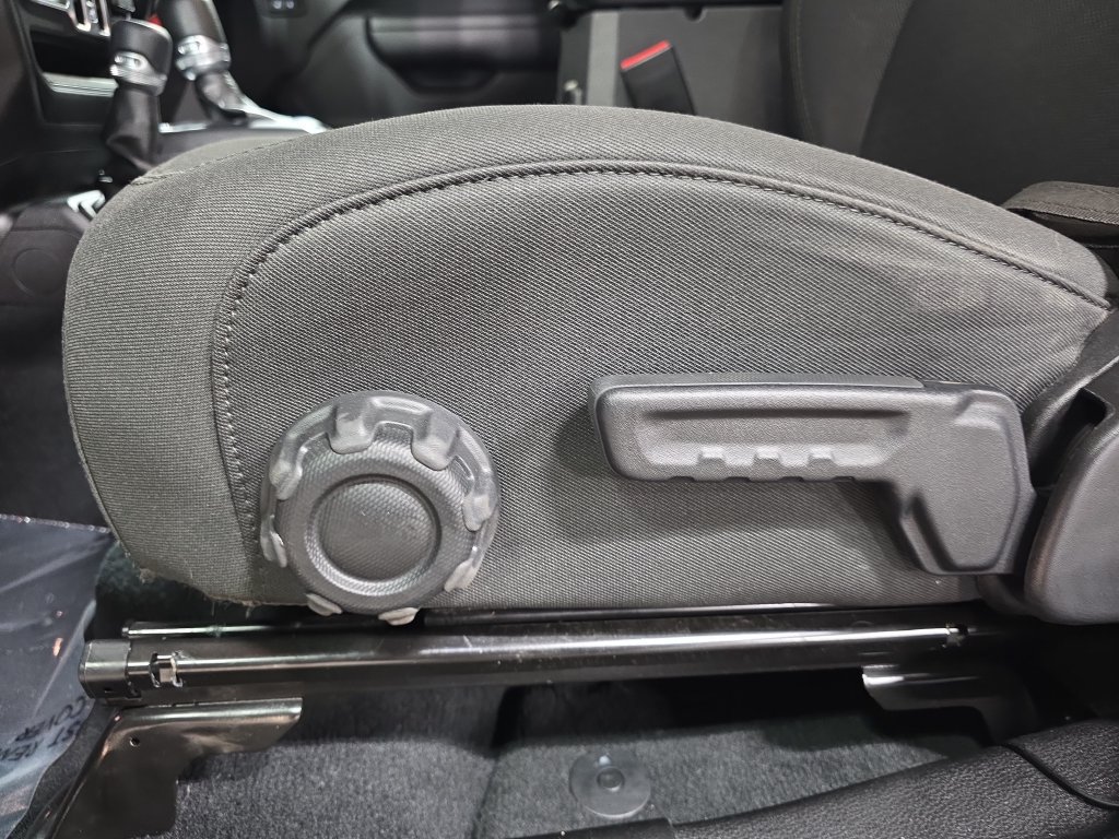 Used 2022 Jeep Wrangler Unlimited Sport AWD/4WD image 28