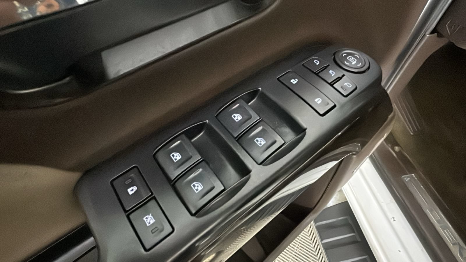 Used 2015 GMC Sierra 3500 Denali AWD/4WD image 10