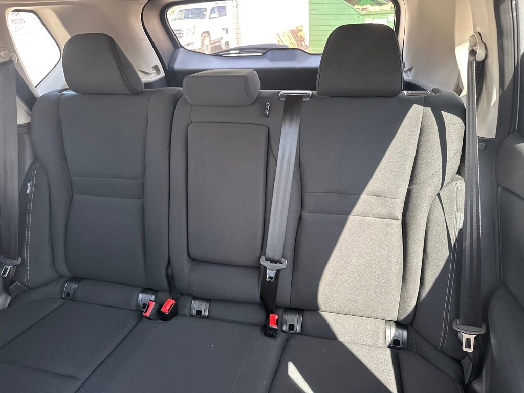 Used 2025 Nissan Rogue S image 18