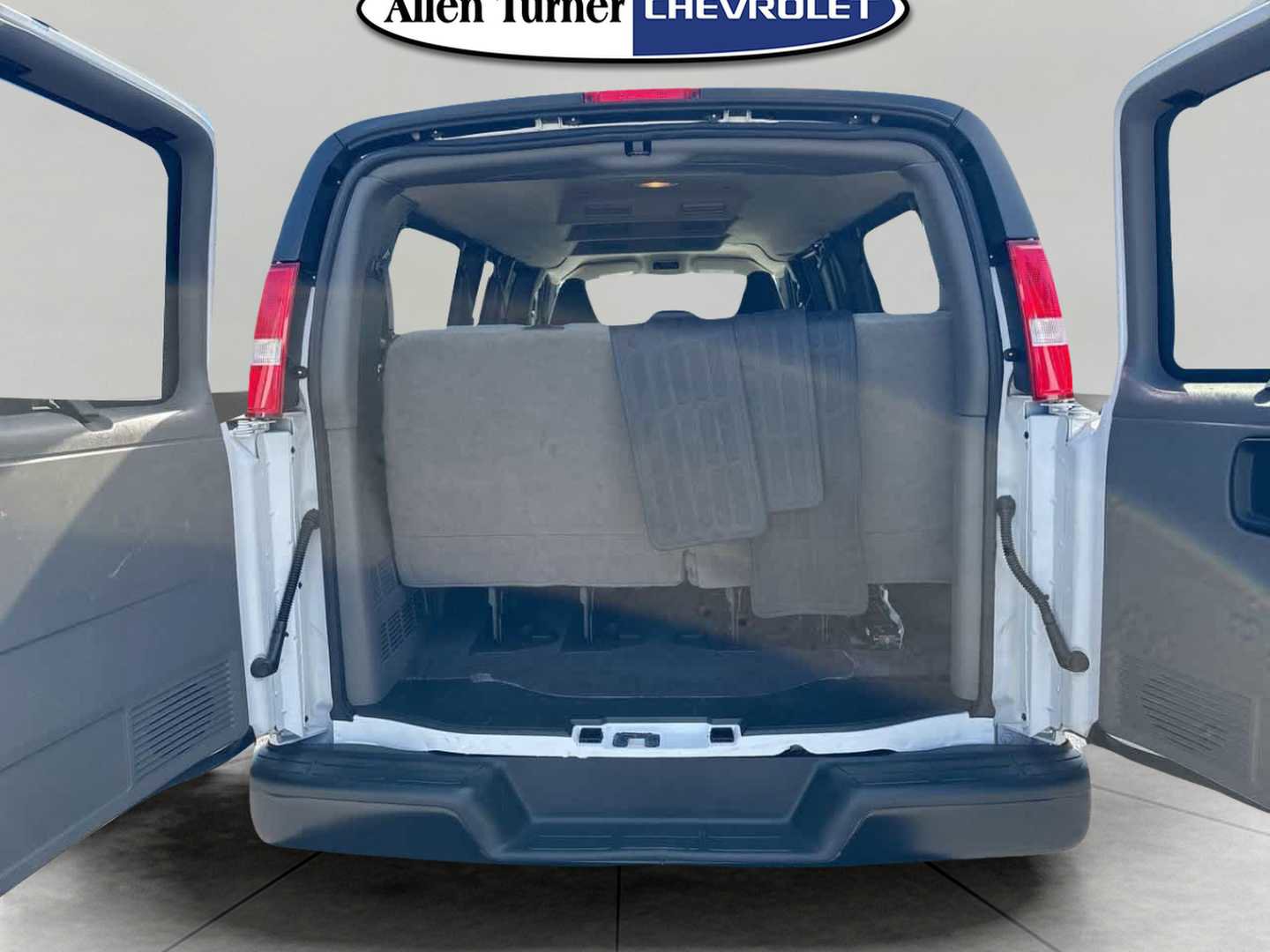 Used 2025 Chevrolet Express 3500 LS image 7