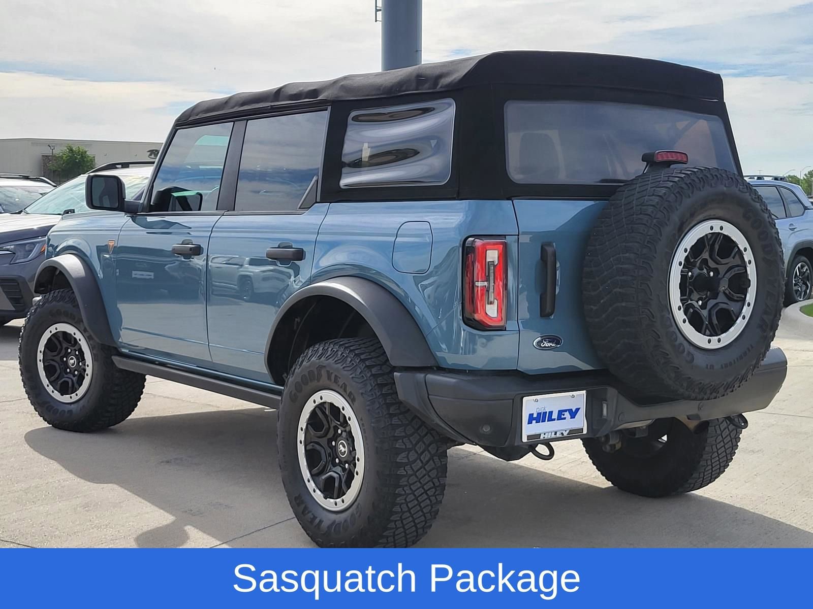 Used 2021 Ford Bronco Badlands w/ Sasquatch Package image 3