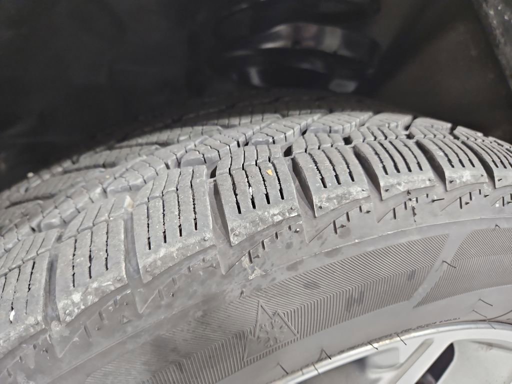 Used 2017 Subaru Forester 2.5i Touring w/ Popular Package #2 image 28