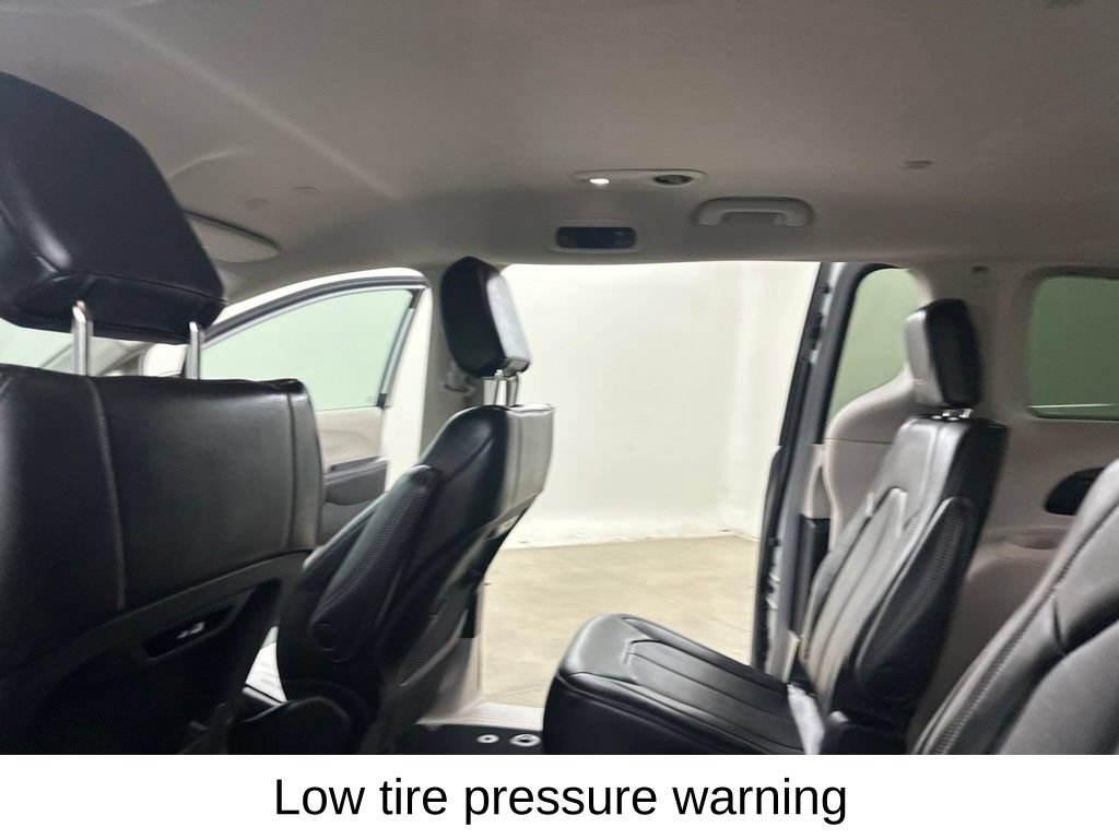 Used 2024 Chrysler Pacifica Touring-L FWD image 30