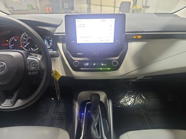 Used 2022 Toyota Corolla LE image 16