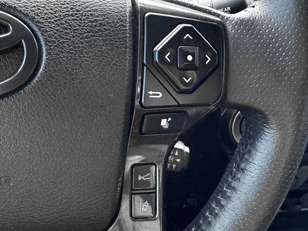 Used 2022 Toyota 4Runner TRD Off-Road AWD/4WD image 27