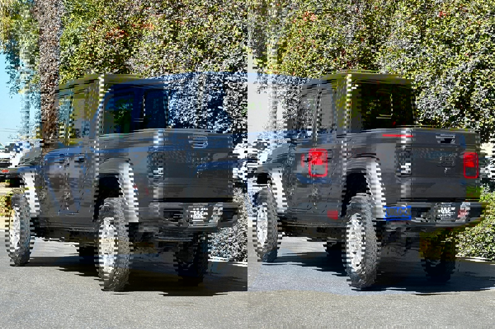 Used 2022 Jeep Gladiator Sport image 6