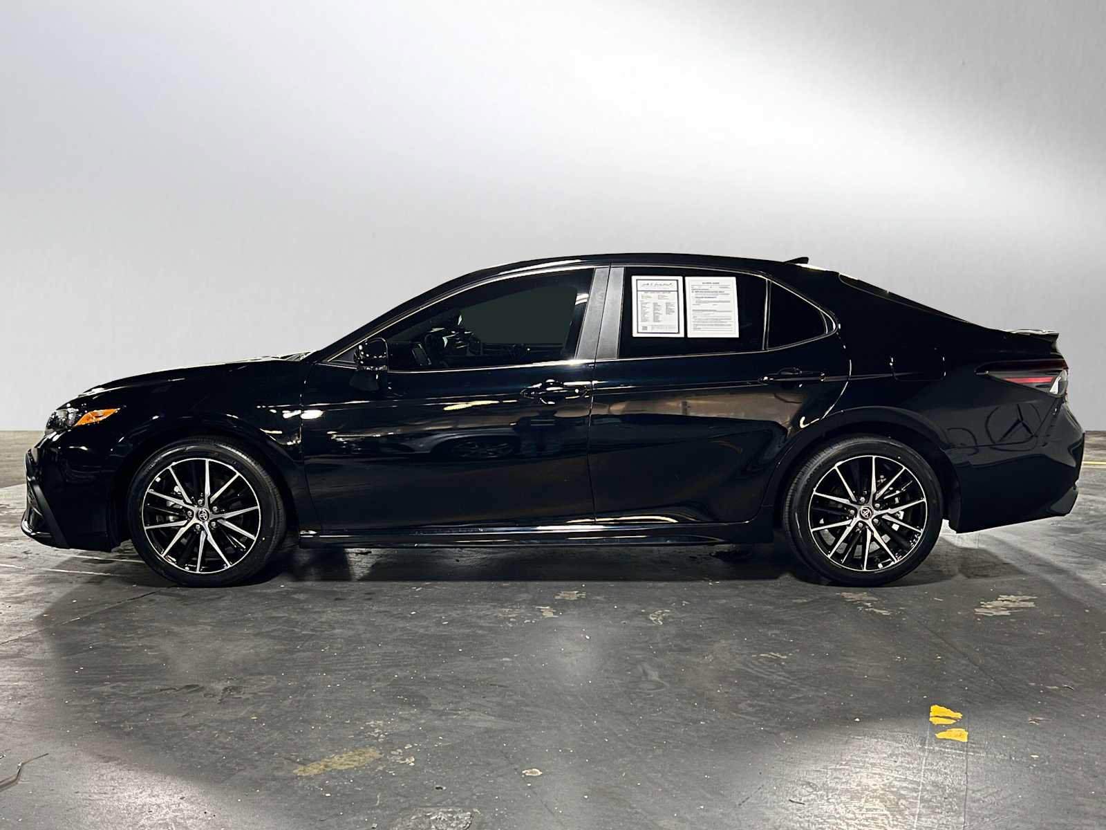 Used 2024 Toyota Camry SE FWD image 6