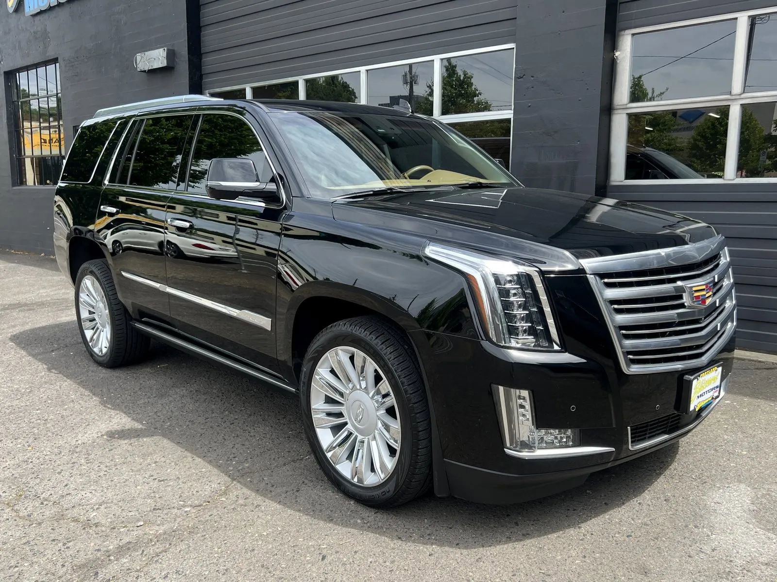 Used 2015 Cadillac Escalade Platinum image 8