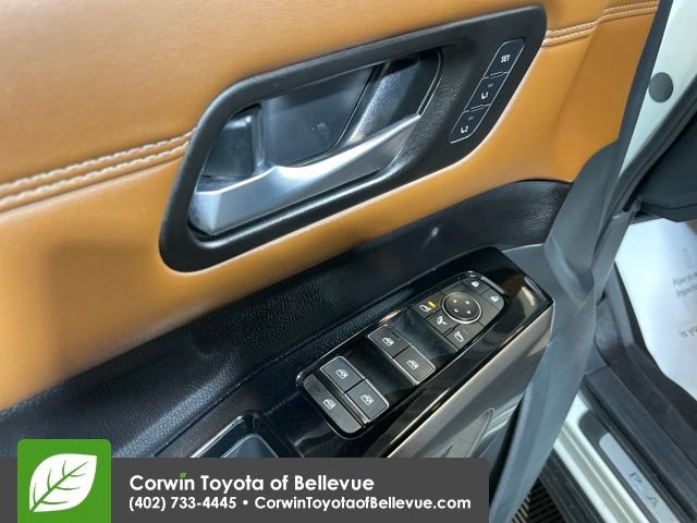 Used 2024 Nissan Pathfinder Platinum image 15