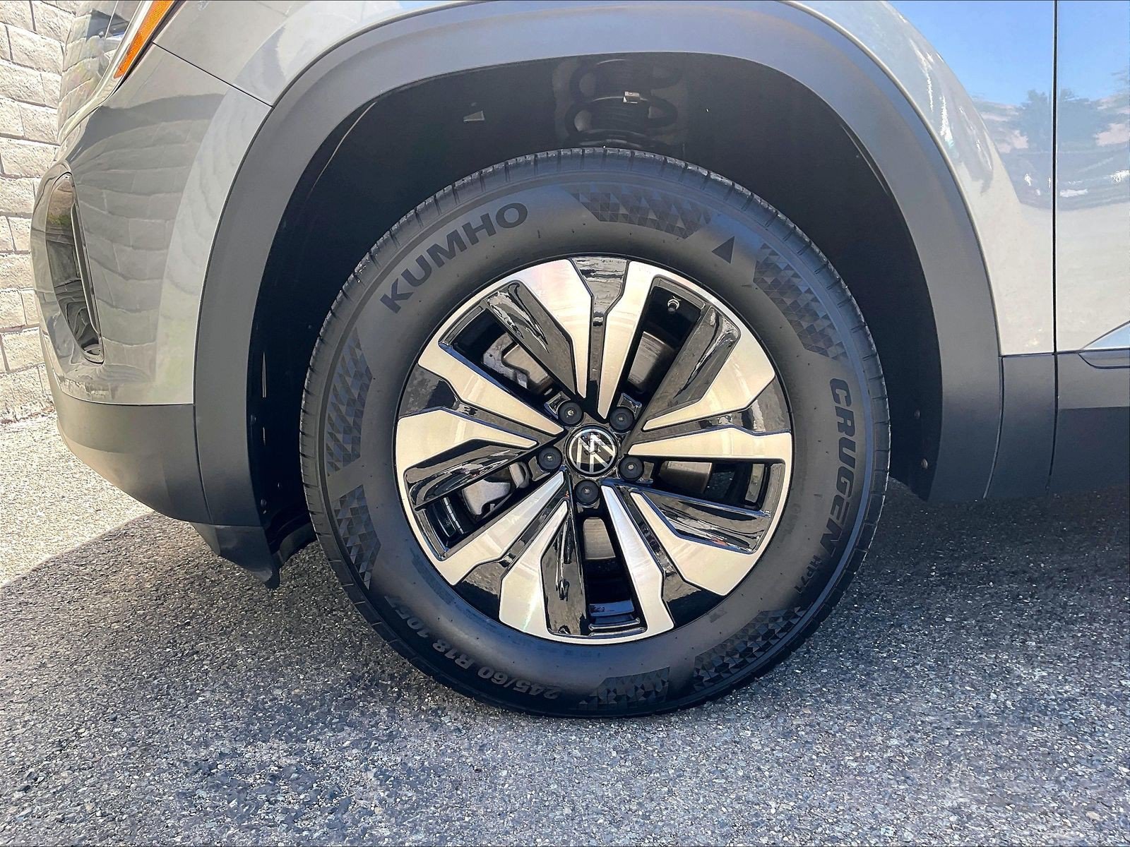 Certified 2024 Volkswagen Atlas Cross Sport SE FWD image 8