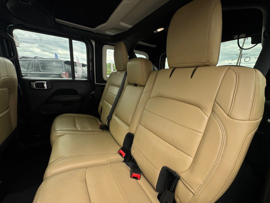 Used 2018 Jeep Wrangler Unlimited Sahara AWD/4WD image 28