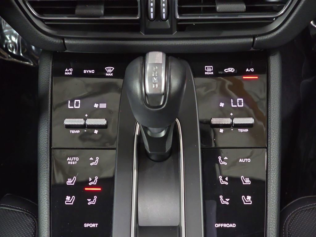 Certified 2025 Porsche Macan image 19