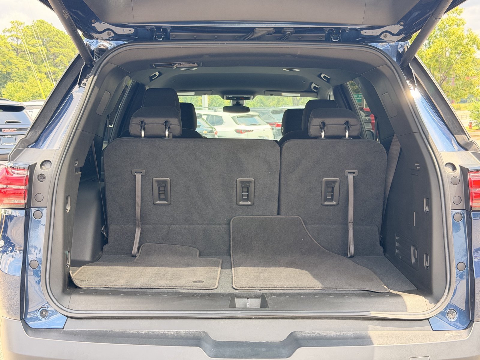 Used 2023 Chevrolet Traverse LT AWD/4WD image 32