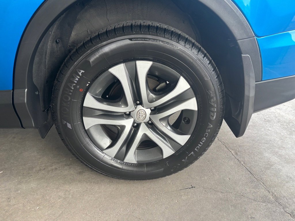 Used 2018 Toyota RAV4 LE w/ All Weather Liner Package image 59