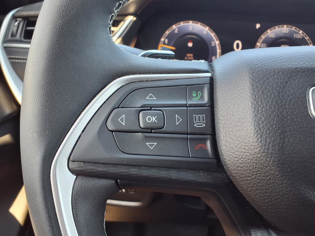 Used 2024 Jeep Grand Cherokee Laredo X w/ Luxury Tech Group I AWD/4WD image 14