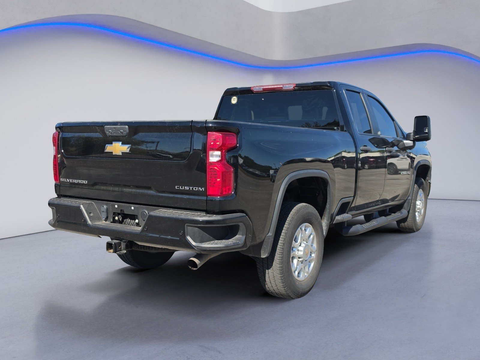 Used 2024 Chevrolet Silverado 2500 Custom w/ Custom Value Package AWD/4WD image 5