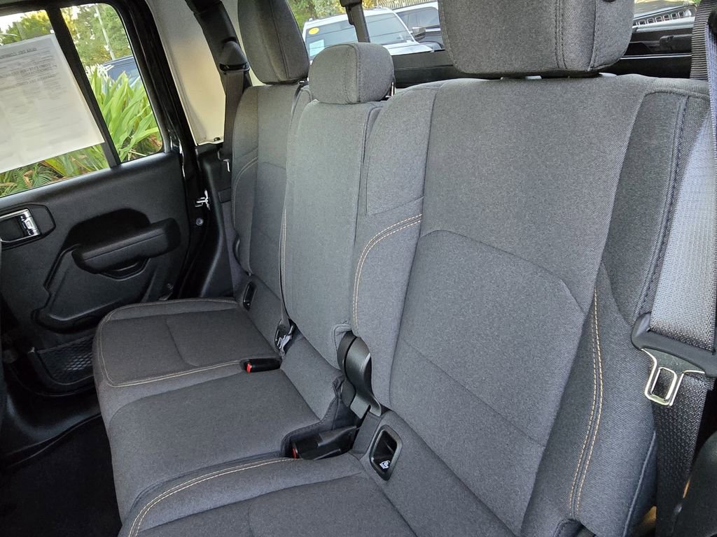 Used 2025 Jeep Gladiator Sport image 10