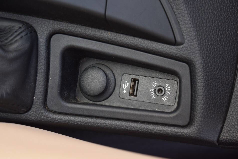 Used 2013 BMW 135is Convertible image 61