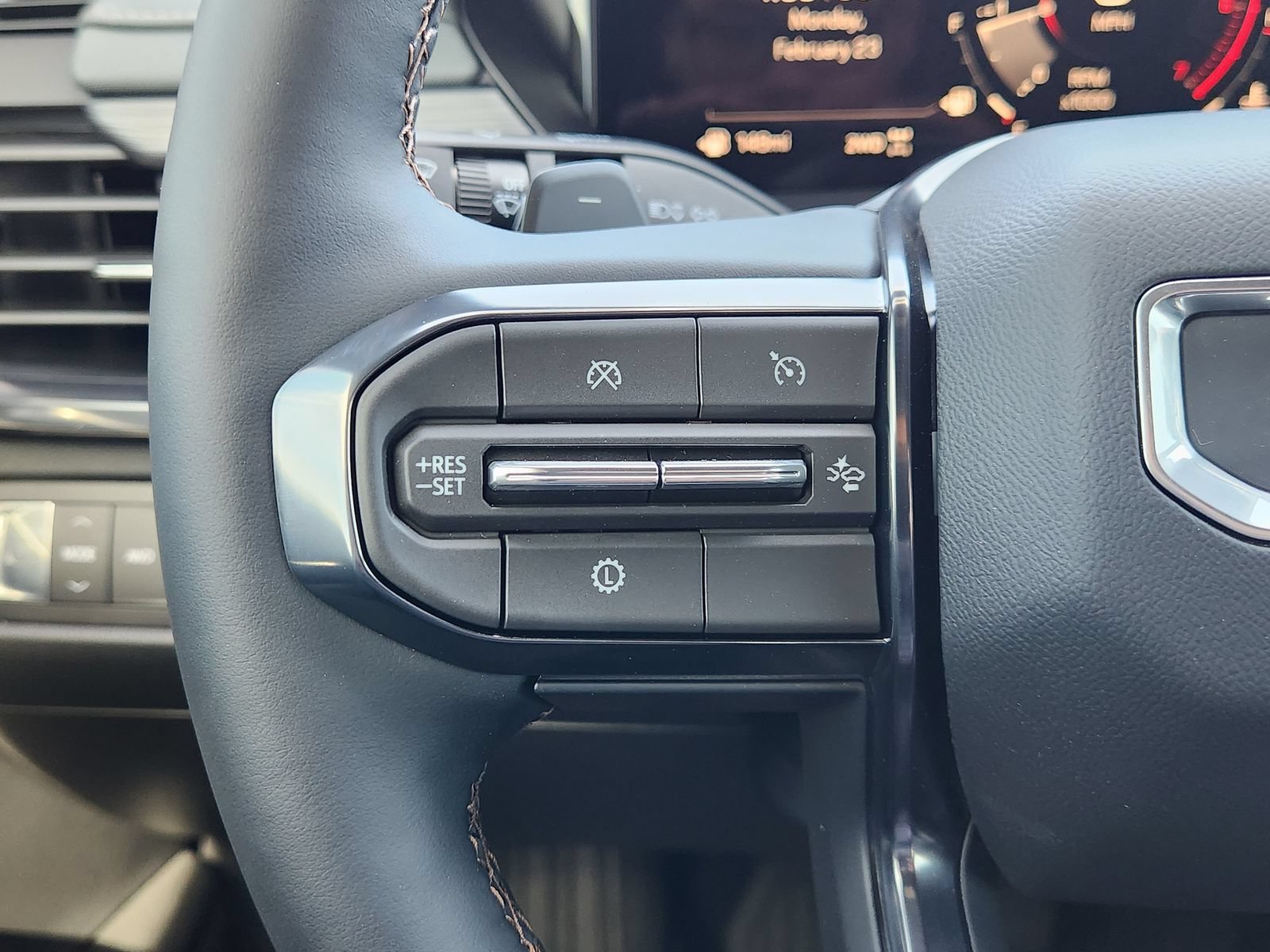 New 2026 GMC Acadia AT4 w/ Luxury Package AWD/4WD image 31