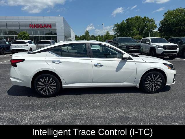 Certified 2023 Nissan Altima 2.5 SV w/ SV Premium Package AWD/4WD image 17