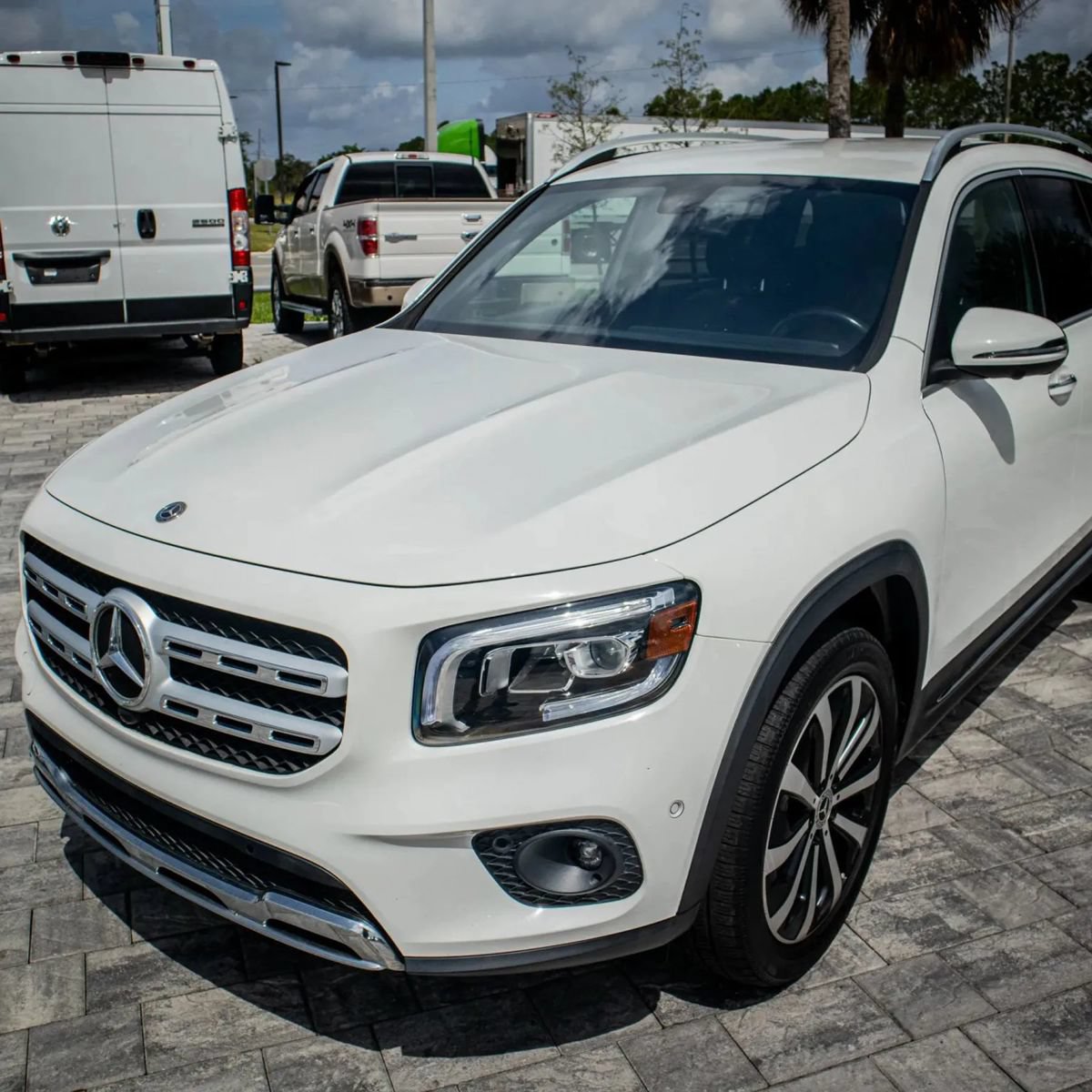 Used 2020 Mercedes-Benz GLB 250 w/ Premium Package image 11