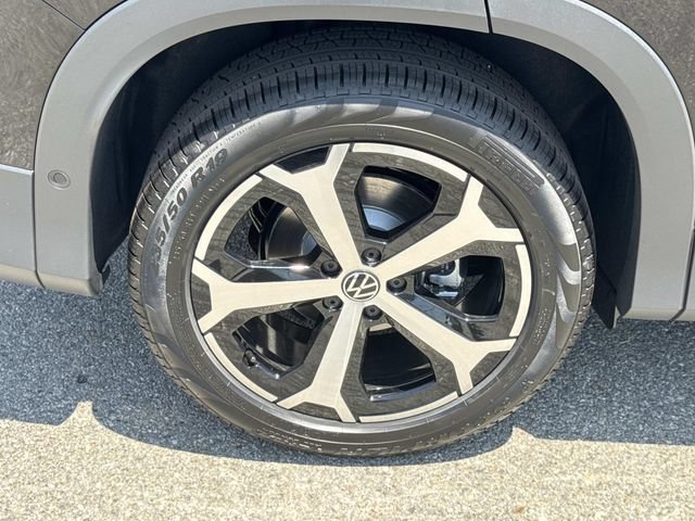 New 2026 Volkswagen Tiguan SE FWD image 30
