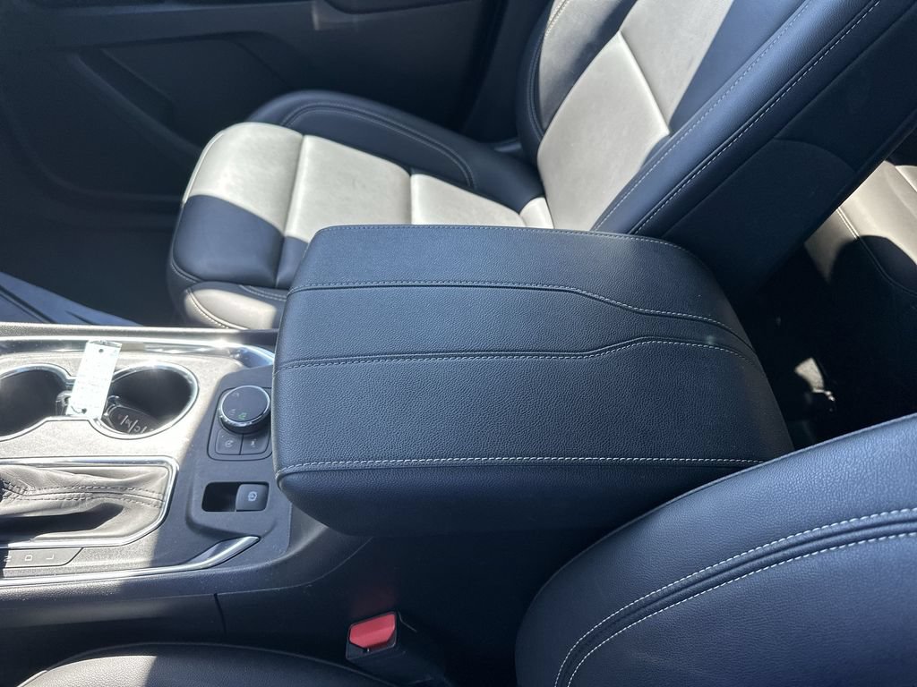 Used 2024 GMC Terrain SLE w/ Driver Convenience Package FWD image 50