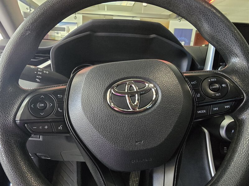 Used 2025 Toyota RAV4 XLE AWD/4WD image 18