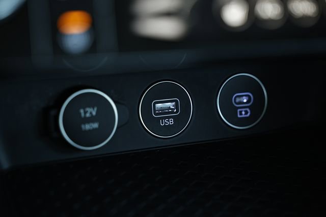 Certified 2025 Genesis G70 2.5T image 38