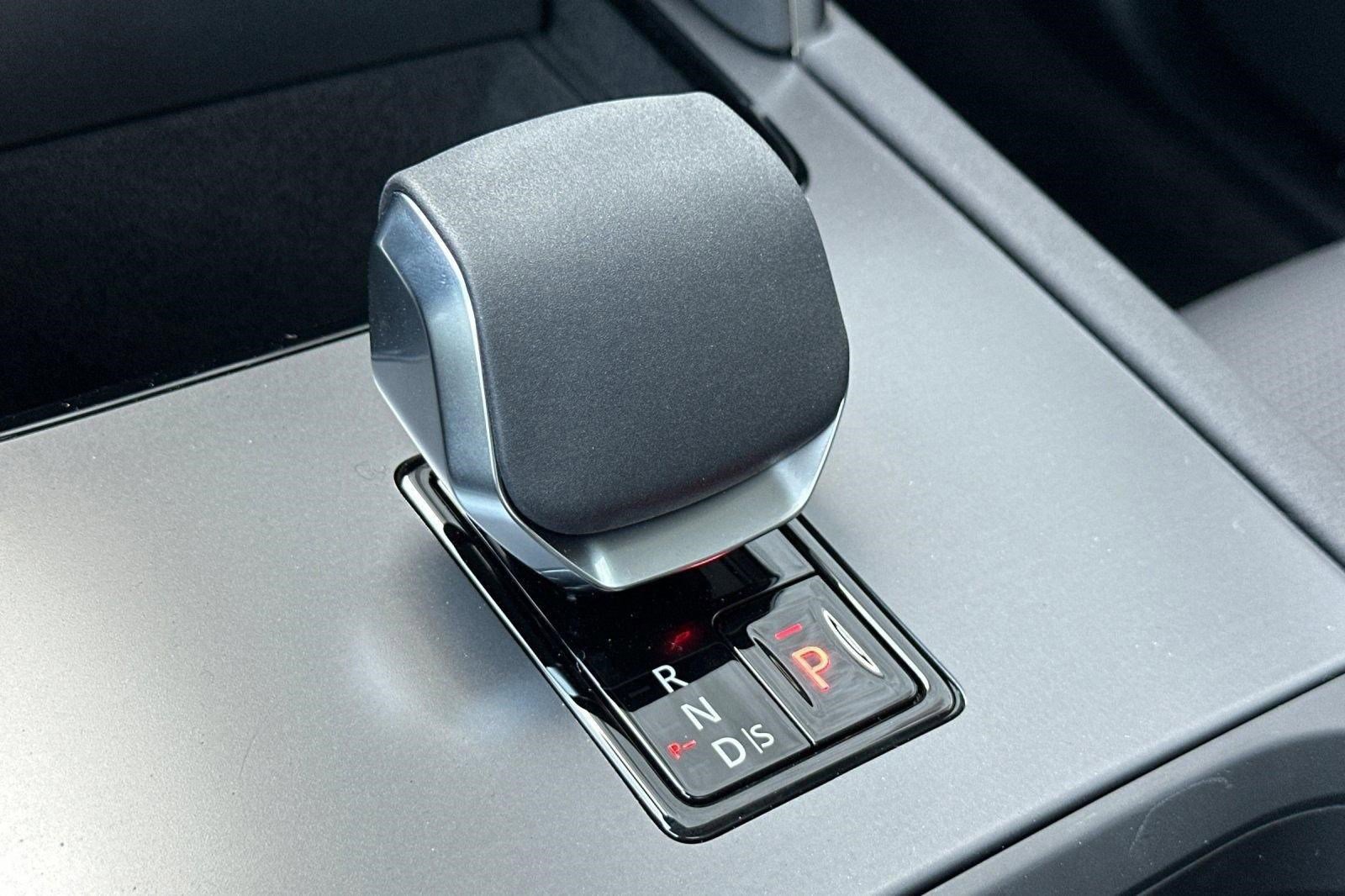 New 2025 Land Rover Discovery Sport S image 24