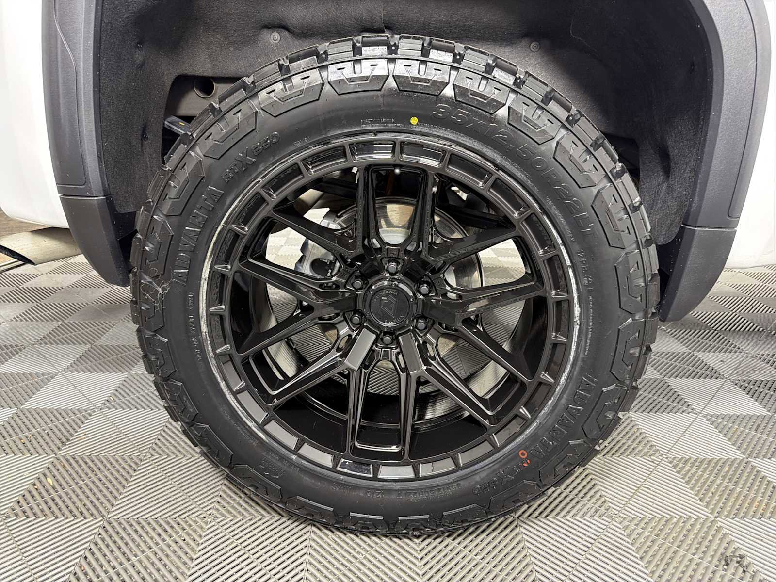 Used 2025 GMC Sierra 1500 SLT image 15