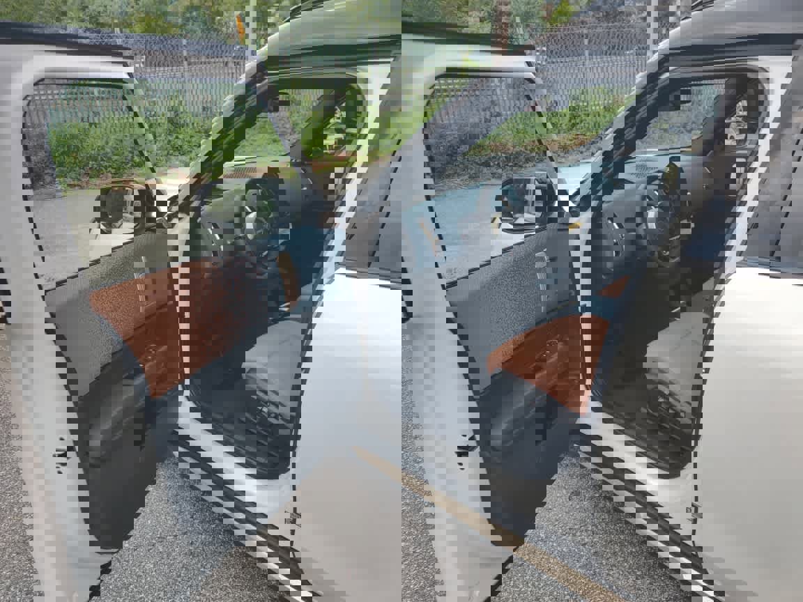 Used 2025 MINI Cooper Countryman SE w/ Comfort Package Max image 11