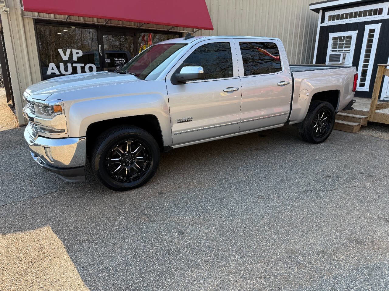 Used 2017 Chevrolet Silverado 1500 LTZ w/ Texas Edition RWD image 8