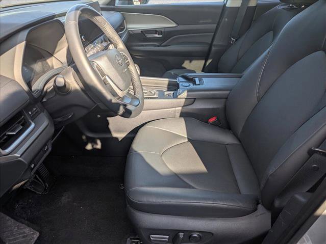 Used 2025 Toyota Grand Highlander XLE image 16