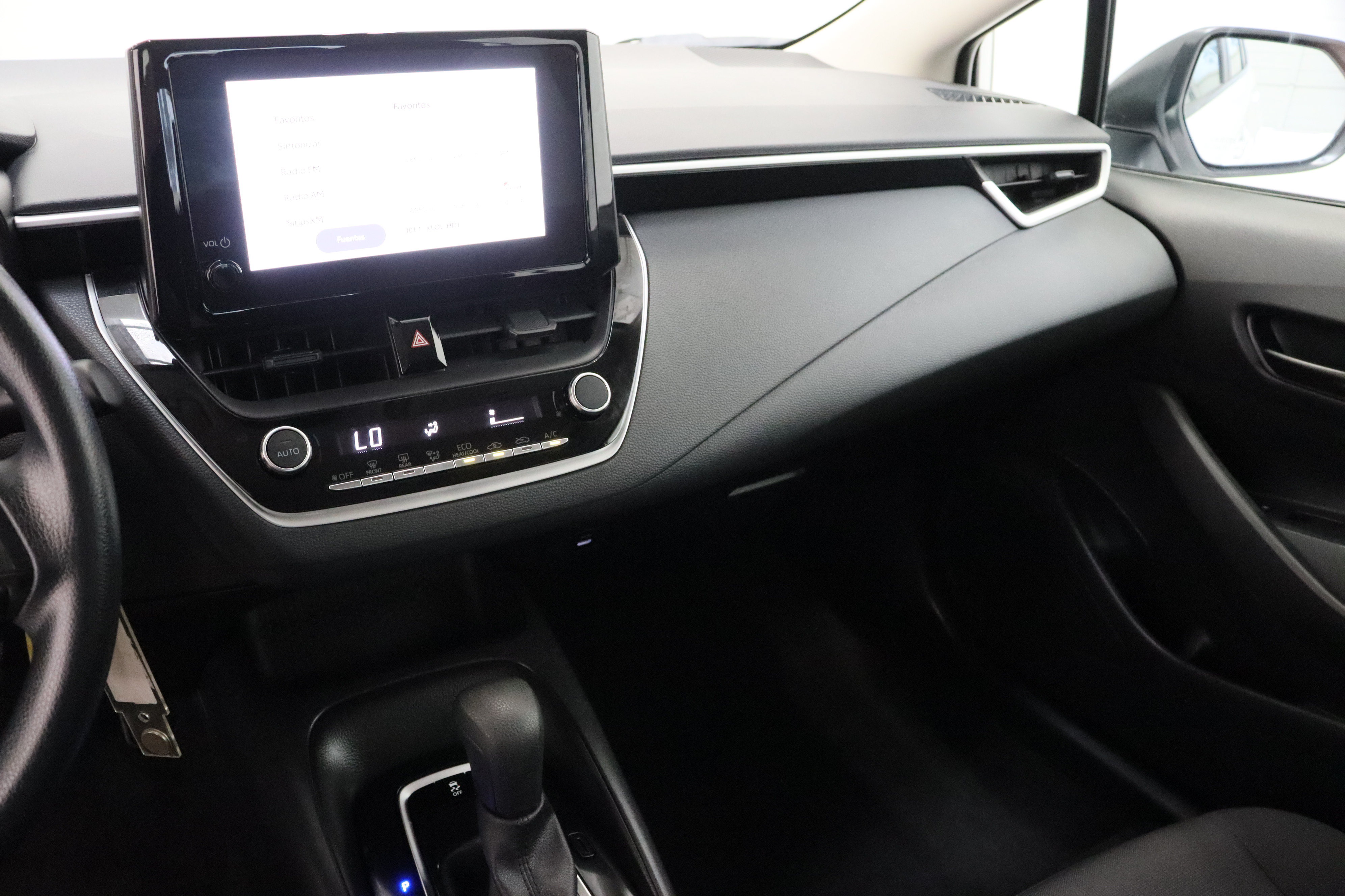 Used 2025 Toyota Corolla LE FWD image 15