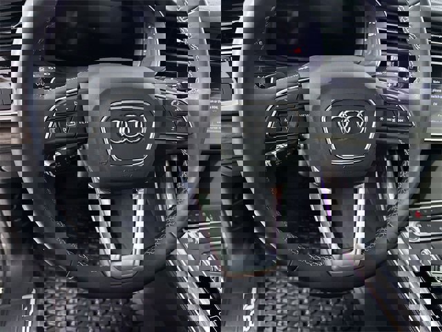 Used 2024 Audi Q8 Premium Plus image 11