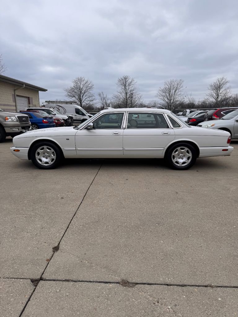 Used 2001 Jaguar XJ Vanden Plas image 10