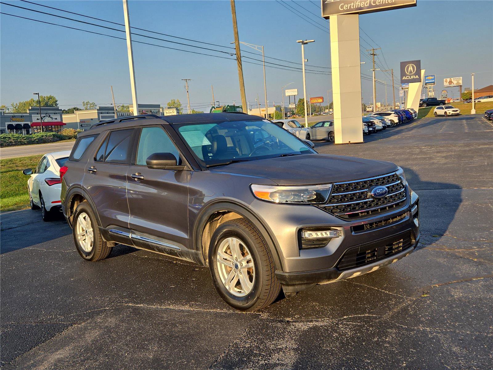 Used 2022 Ford Explorer XLT w/ Equipment Group 202A image 1