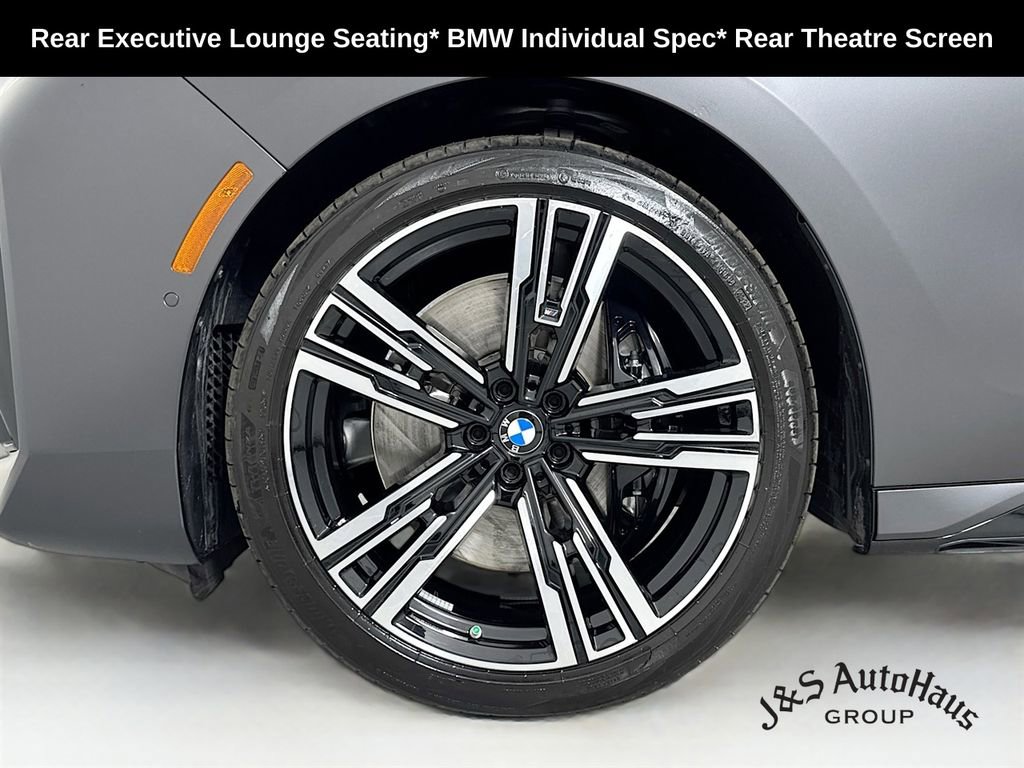 Used 2023 BMW 760i xDrive AWD/4WD image 40