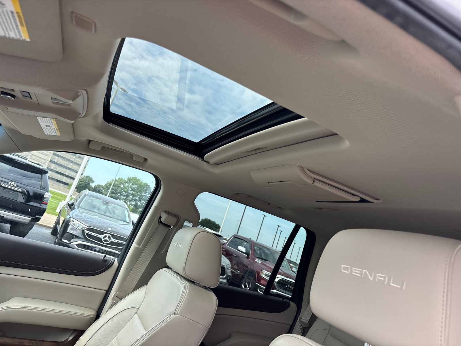 Used 2019 GMC Yukon Denali w/ Denali Ultimate Package AWD/4WD image 24